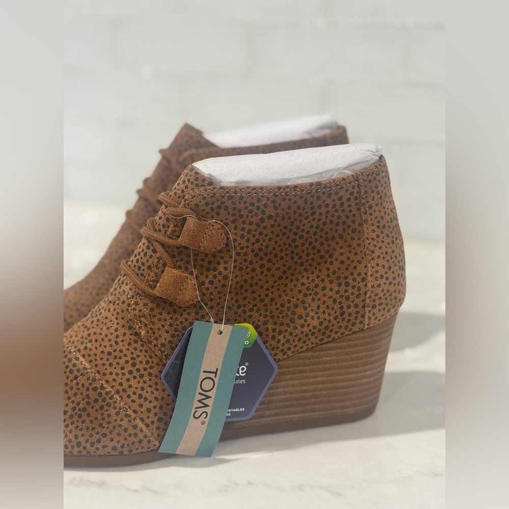 Toms Brown Wedges - Picture 2 of 11